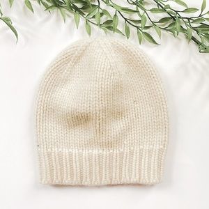 ARMAND Diradourian Cashmere off white beanie hat